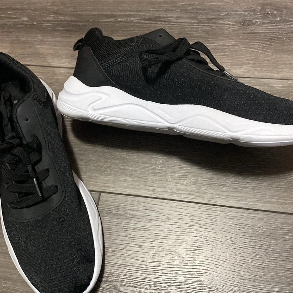 NWT! Hind Black‎ Athletic Shoes